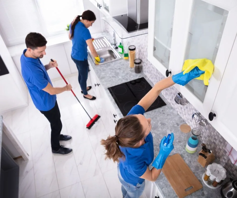 Move-out cleaning team in Vancouver